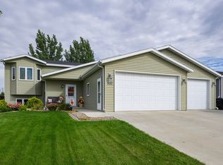 6420 Edgerly Ln, Bismarck, ND 58504