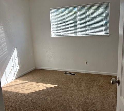 3rd image of 3529 Meadowbrook Dr