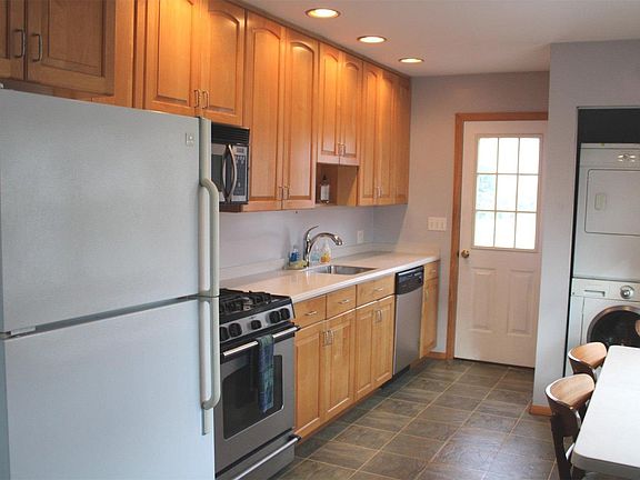 3rd image of 26 Salem Ln