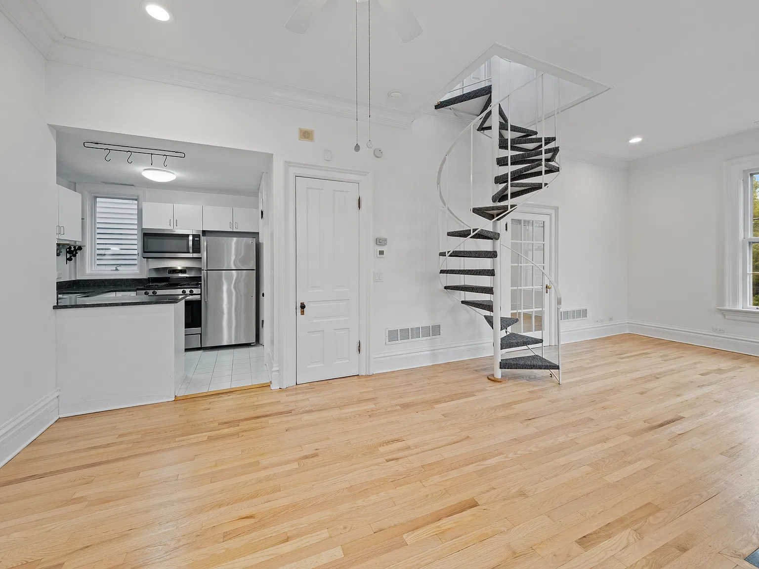 3 bed, $3,950 — Photo 3