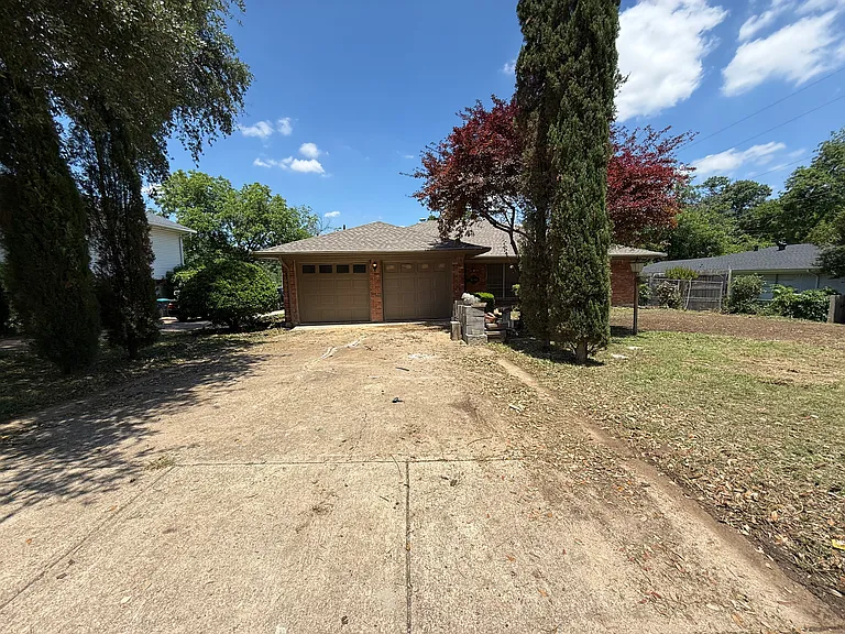 5204 Winifred Dr — Photo 3