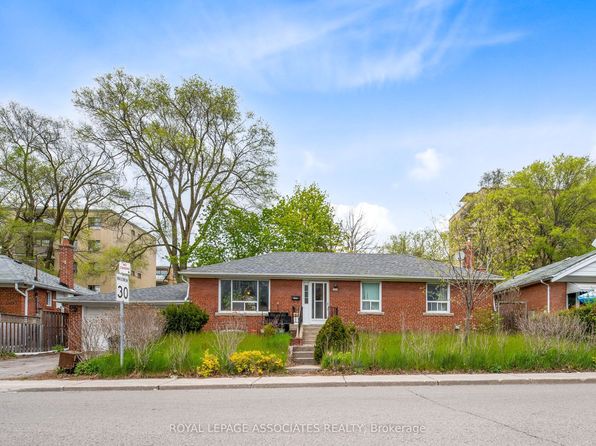 256 Ferris Rd, Toronto, ON M4B 1H6