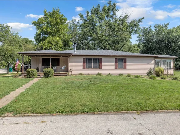2090 Solar Ave, Decatur, IL 62526