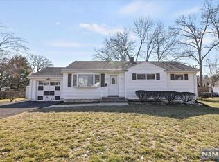 166 Mansfield Rd, Park Ridge, NJ 07656