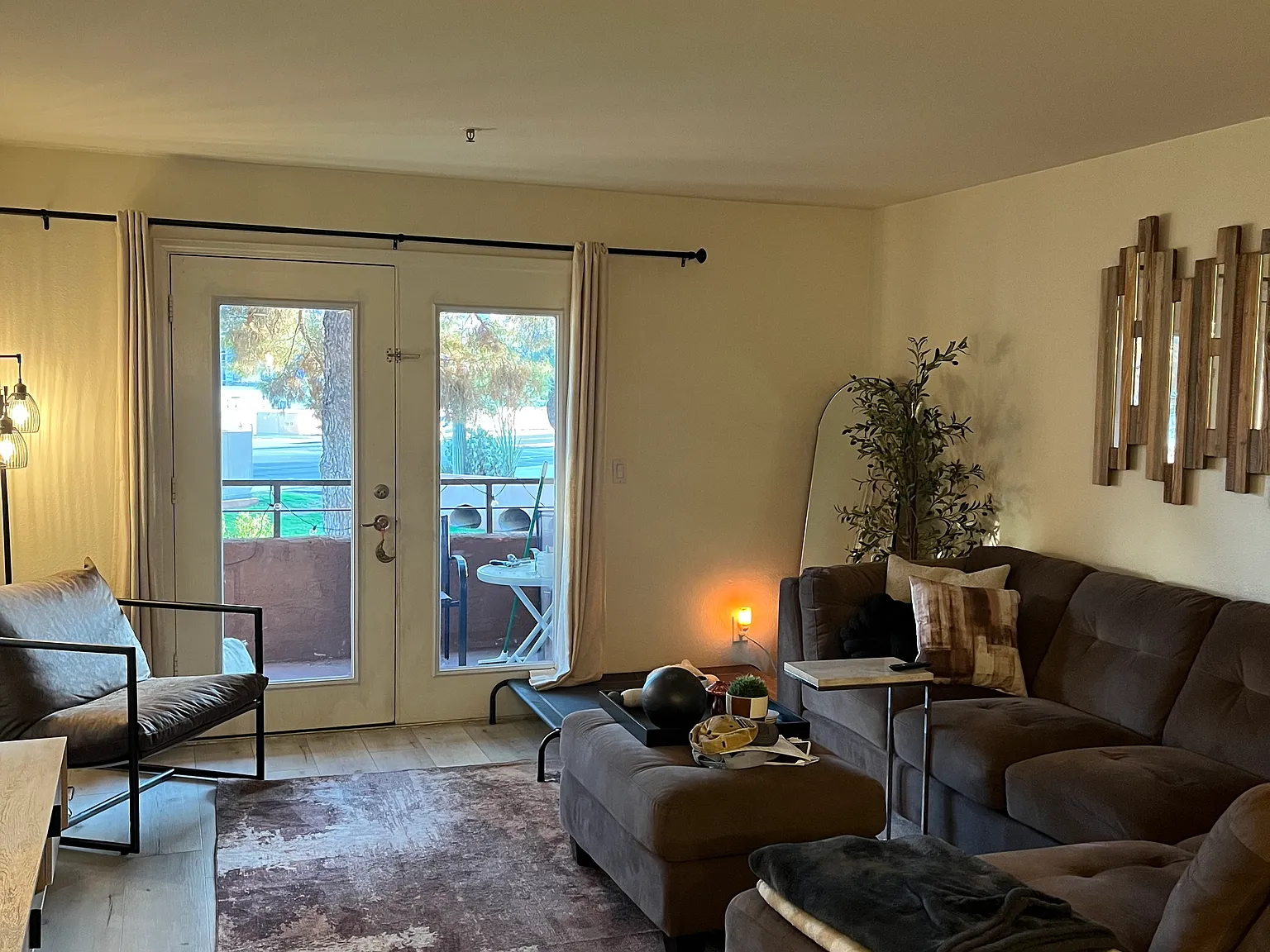 2 bed, 1038 sqft, $2,200 — Photo 1