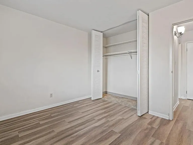 515 Riverview Dr #204 — Photo 15