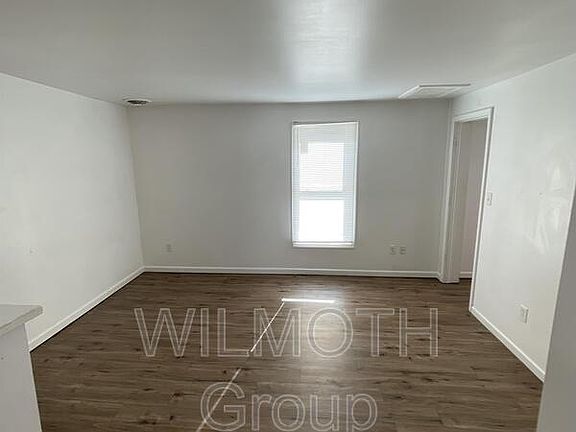3rd image of 608 E Jefferson St APT 5