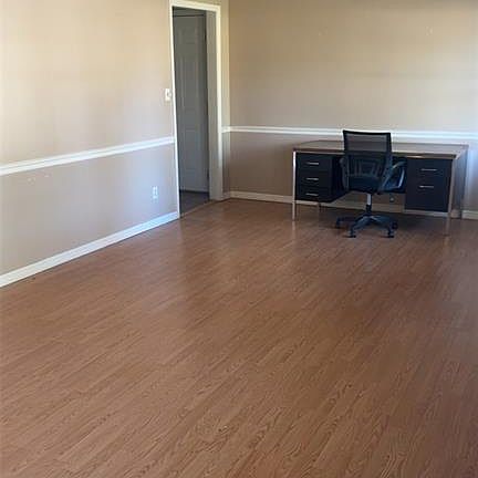 2nd image of 909 Glenn Dr