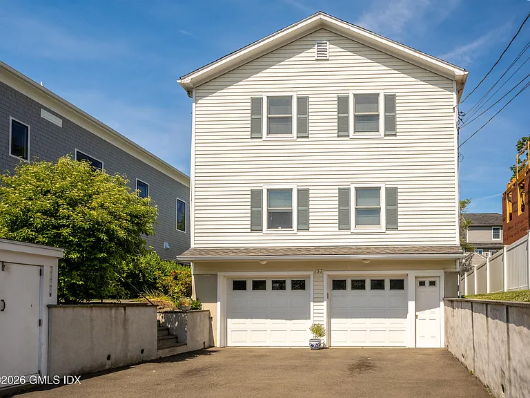 157 E Elm St #B — Photo 2