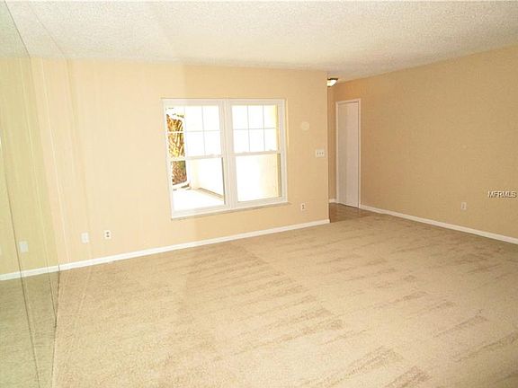 4th image of 2202 Lauren Cir