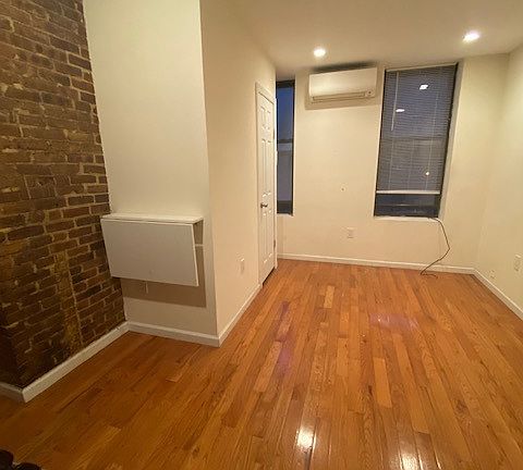 4th image of 21 Essex St #3F