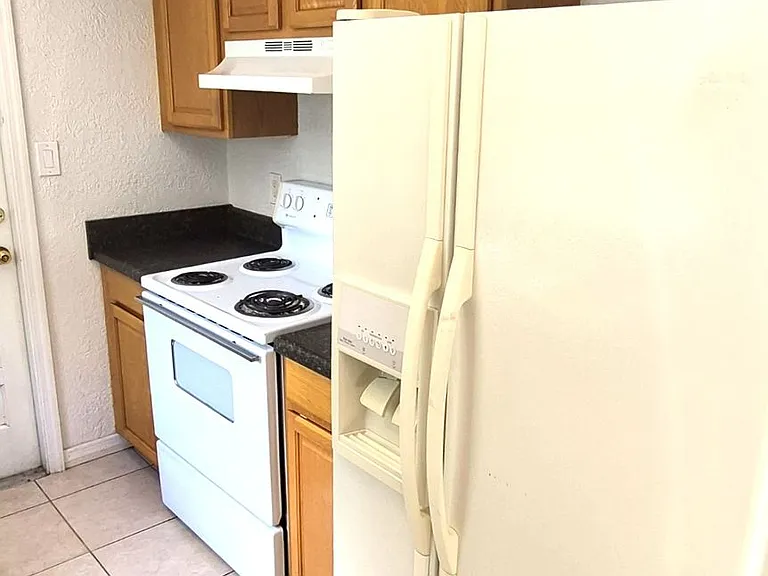 11515 Valencia Dr #B — Photo 6