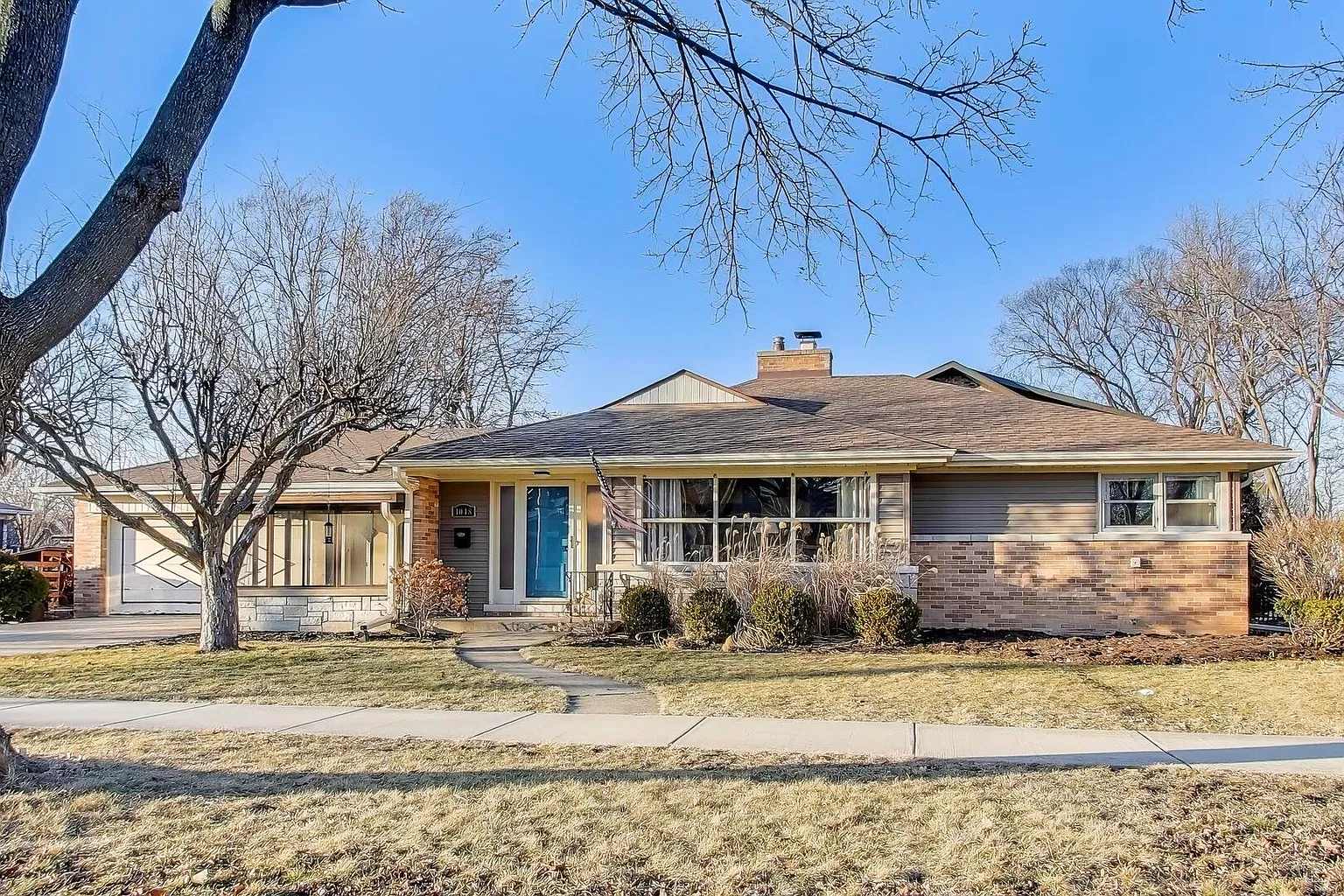 1048 E Walnut Ave photo 1