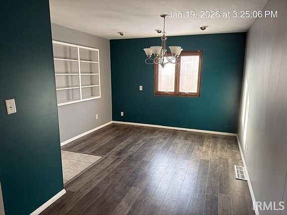 3rd image of 1409 S Park Dr