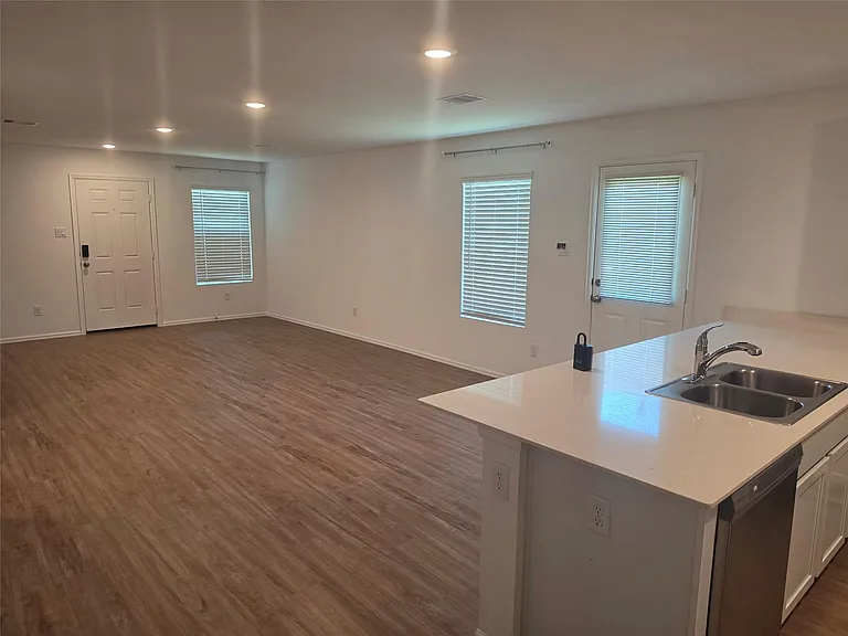 7202 Clover Chase Dr — Photo 4