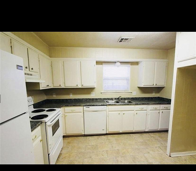 2nd image of 4729 S Shallow Brook Dr