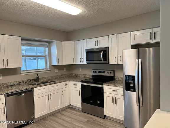 4th image of 2060 CAPISTRANO Drive