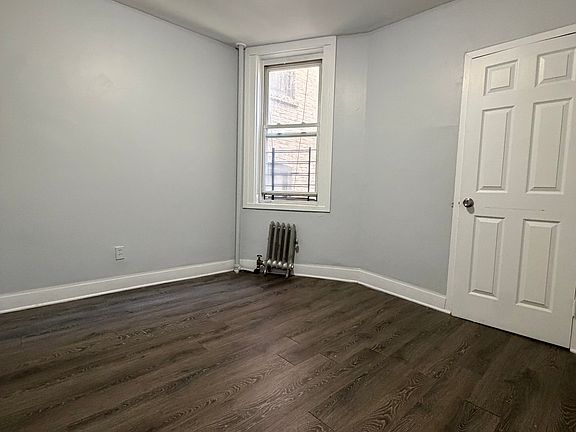 3rd image of 28 Orchard Pl #1E