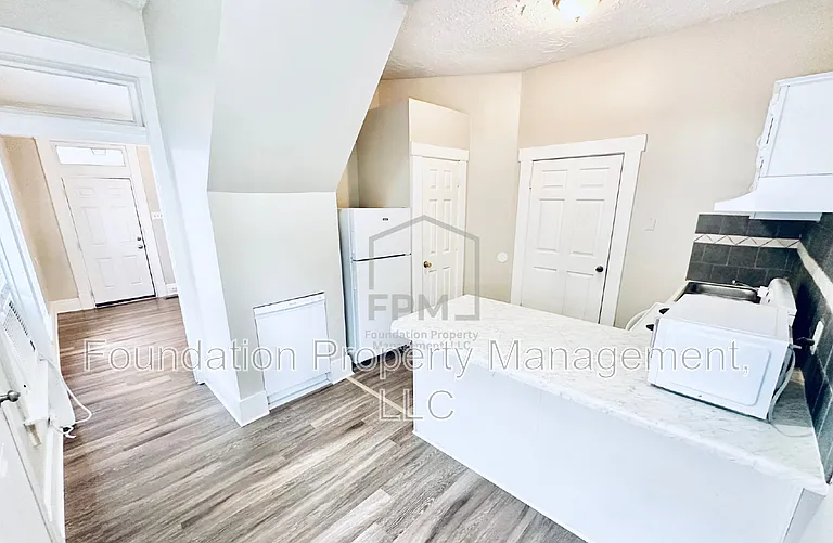 2106 Court Ave — Photo 5