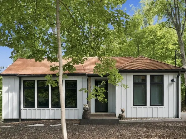 N1370 Bird LANE, Fontana, WI 53125