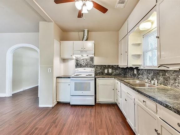 5th image of 210 Park St