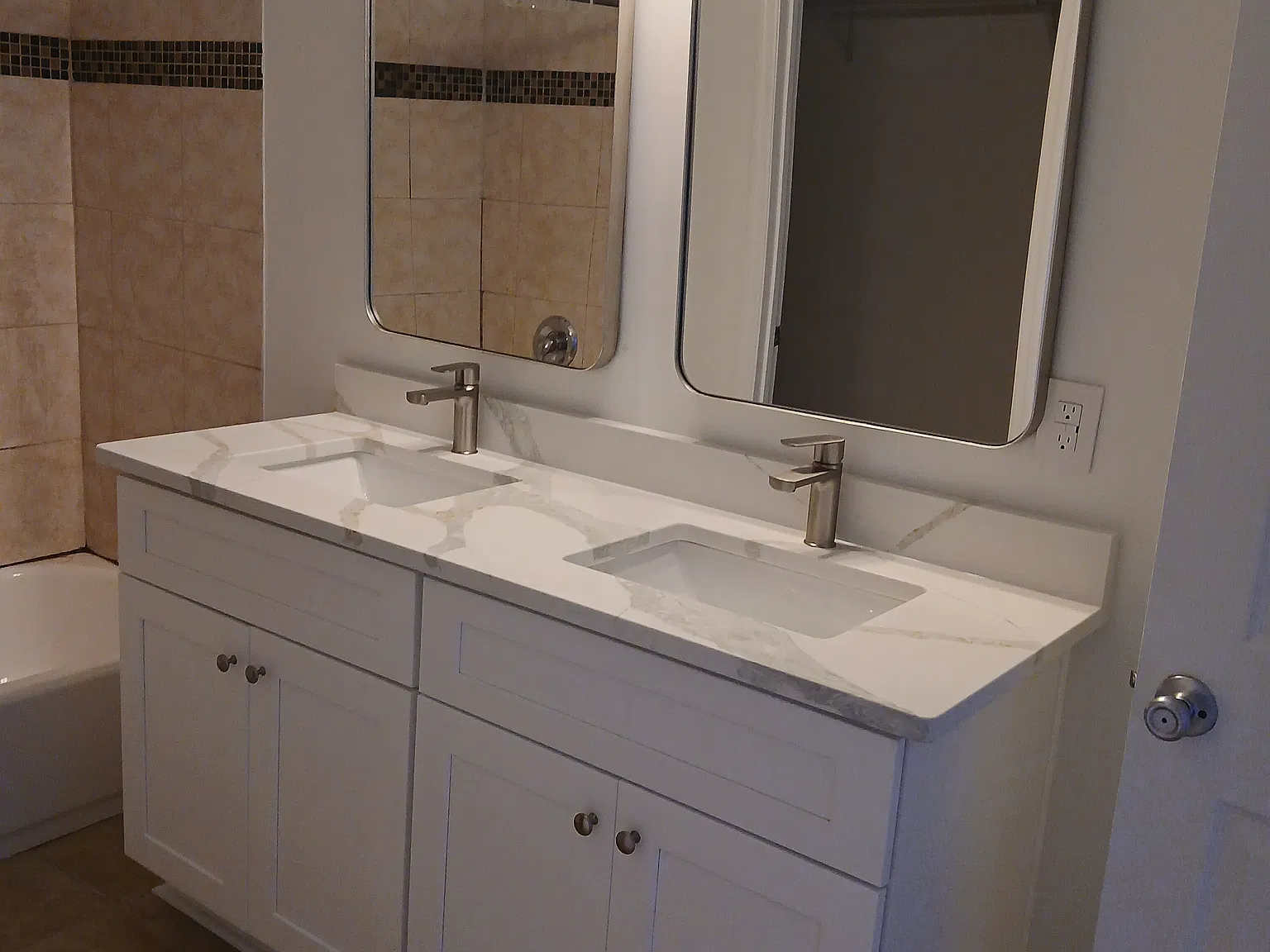 3 bed, 1175 sqft, $3,620 — Photo 3