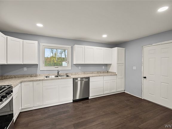 5th image of 935 Cain Rd