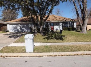 412 Overcrest Dr, Benbrook, TX 76126