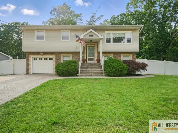 102 Murdock St, Fords, NJ 08863