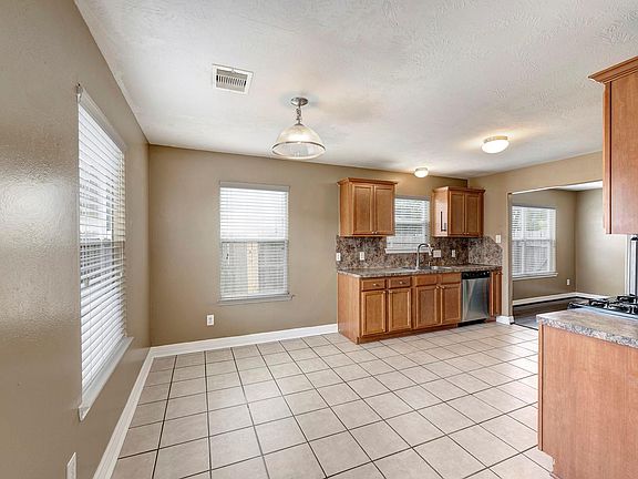 4th image of 1915 Sable Glen Ct