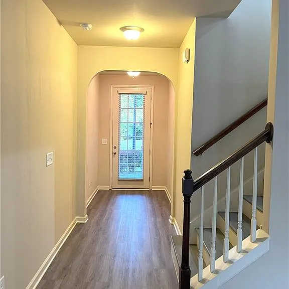 3689 Brockenhurst Dr — Photo 2
