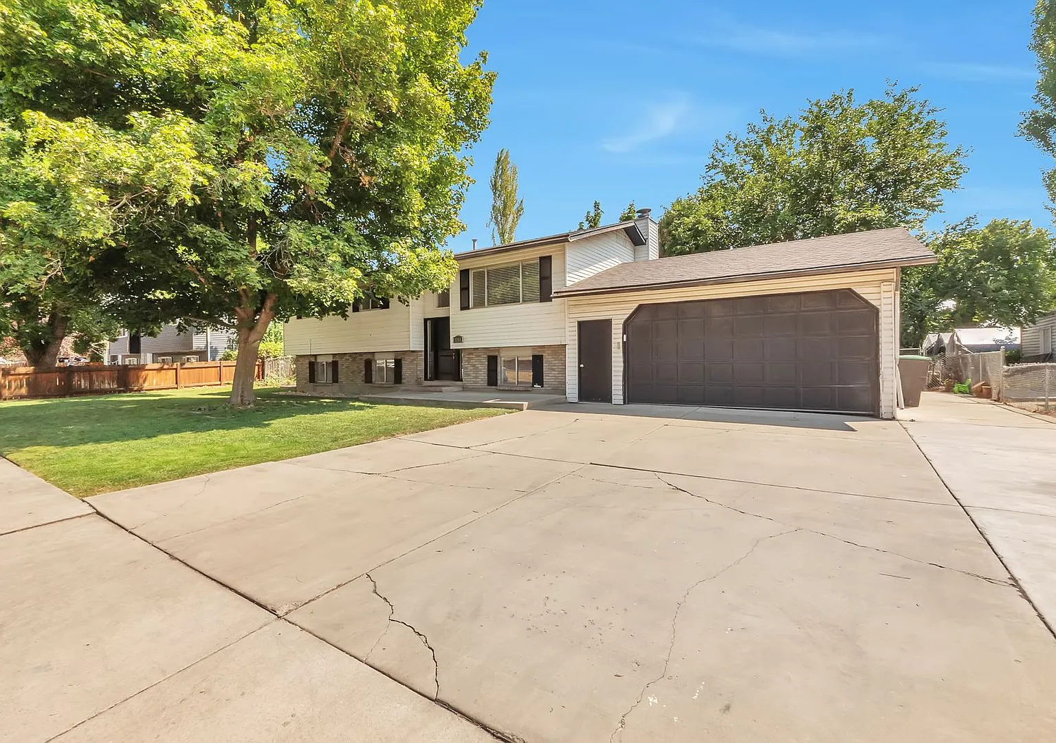Remodeled 6 beds, 2 car garage!! — Photo 2
