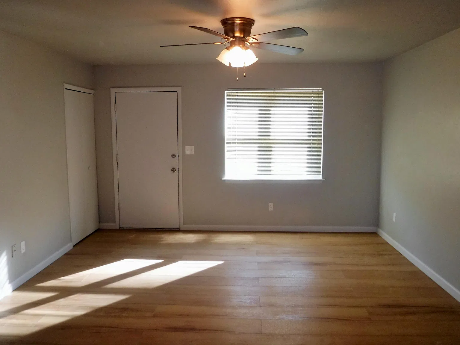 3 bed, 1271 sqft, $1,425 — Photo 2