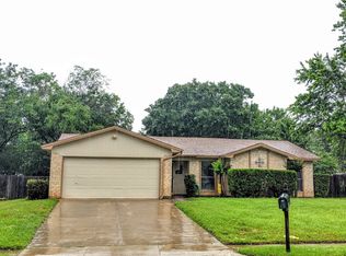 2813 Cummings Dr, Bedford, TX 76021