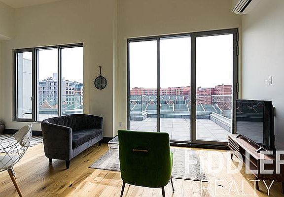 5th image of 10 Montieth St APT 426