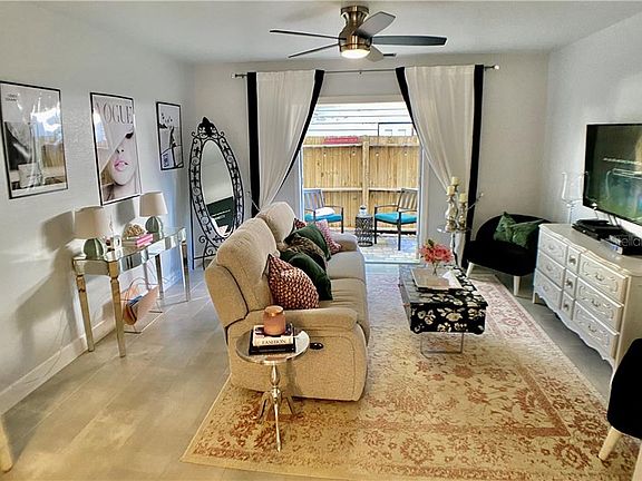 3rd image of 506 S Willow Ave APT 13