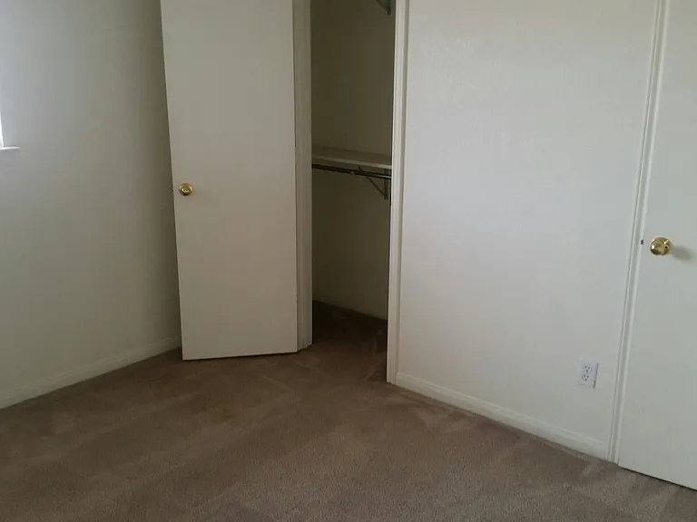 3204 Hereford Ln — Photo 4