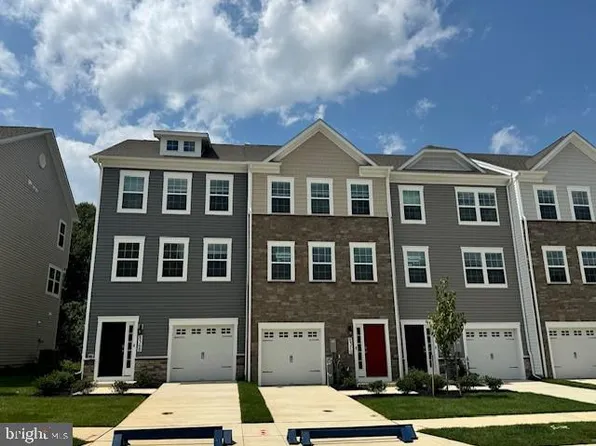 8334 Dieter Dr, Rosedale, MD 21237