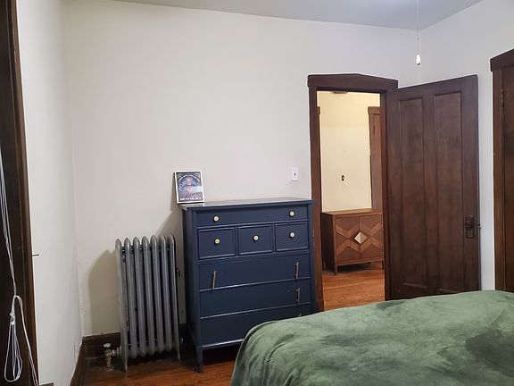 2nd image of 1528 W Berteau Ave #2