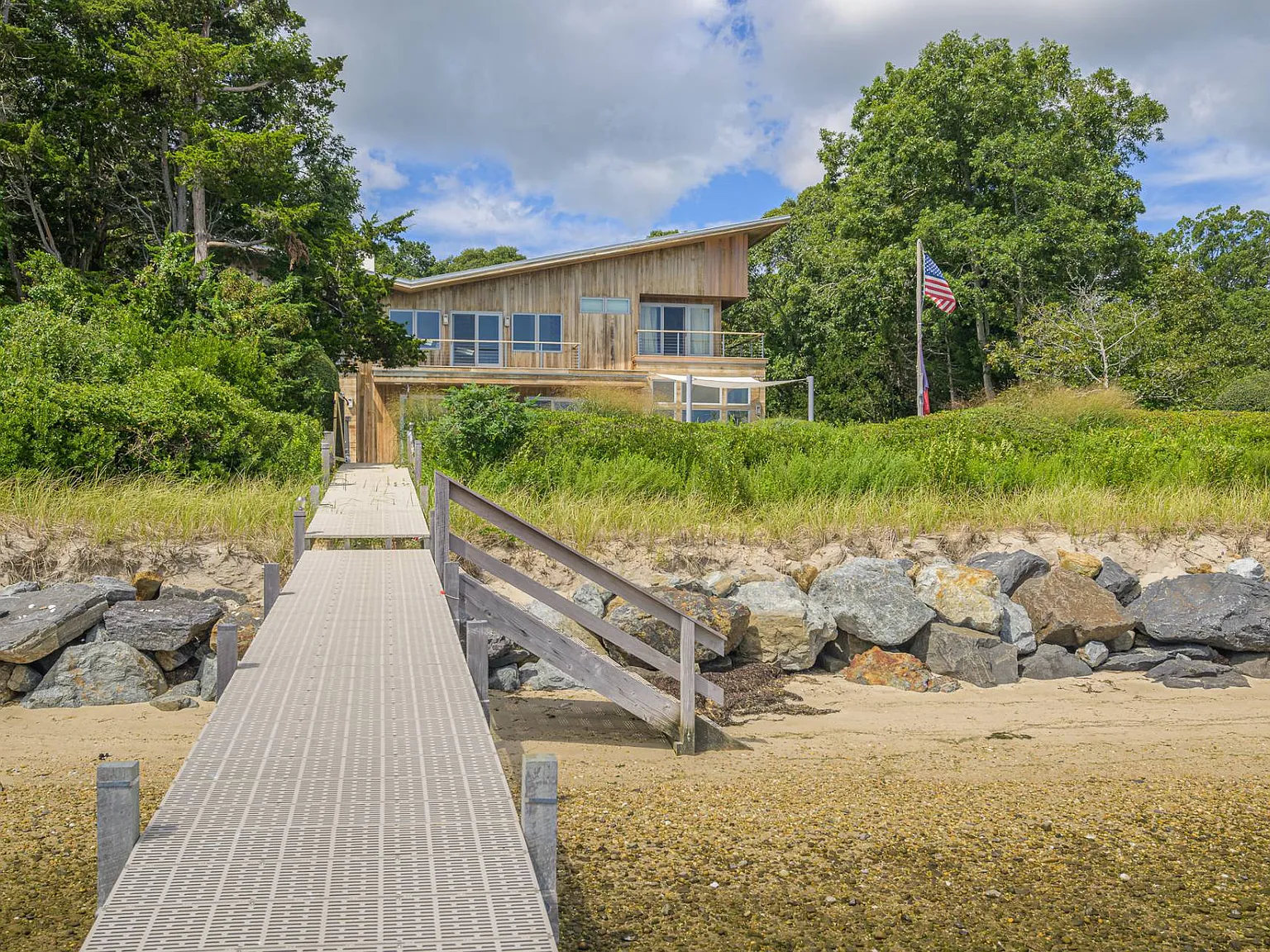 Shinnecock Bay Compound with Tennis, Pool, & Guest Cottage — Photo 2