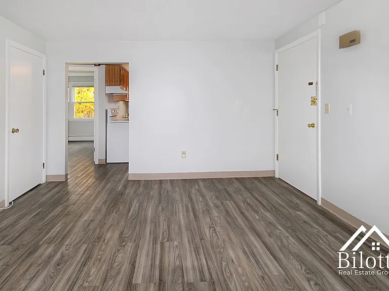 170 Pawtucket Ave — Photo 4