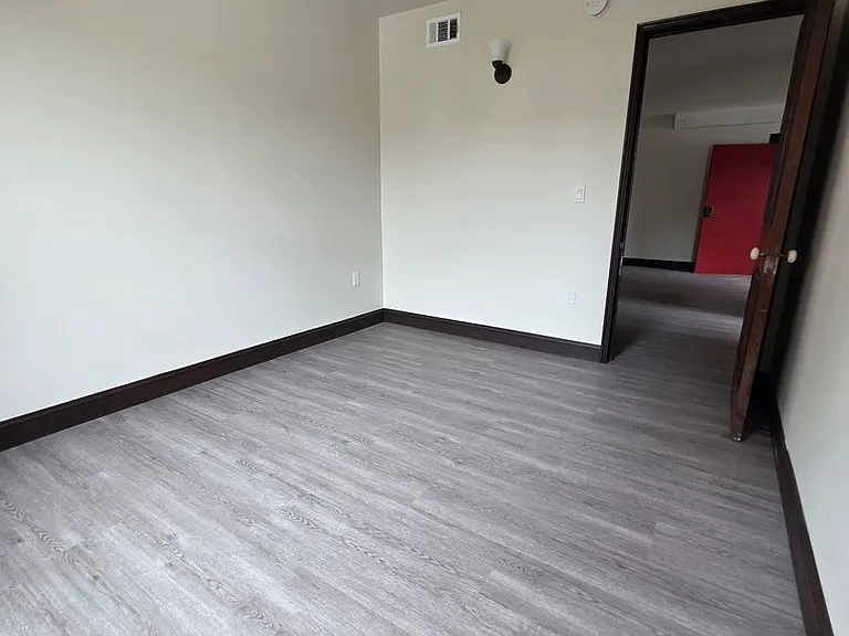 1135 Spring Garden St — Photo 24
