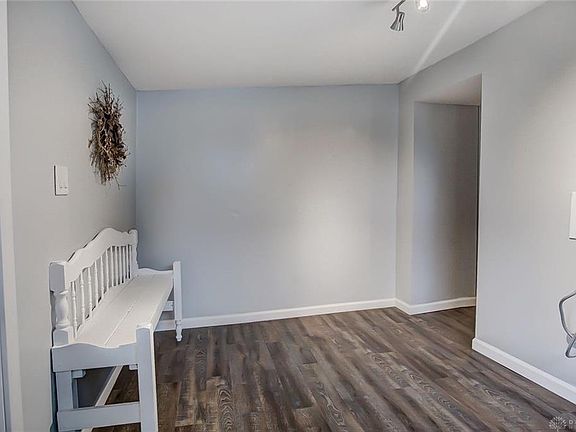 3rd image of 2745 Gladstone St