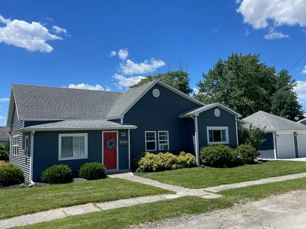 204 N Plummer St, Francesville, IN 47946