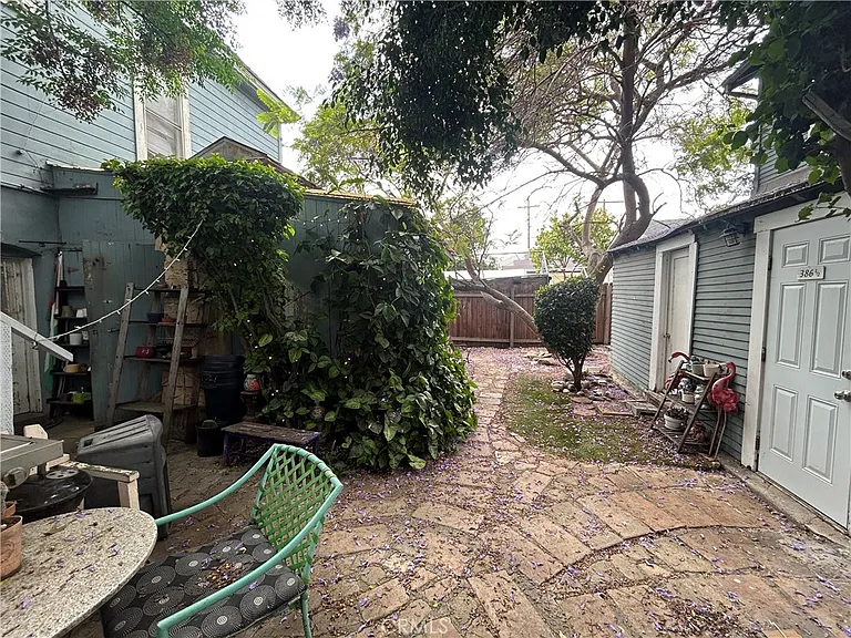 384 W 15th St — Photo 15