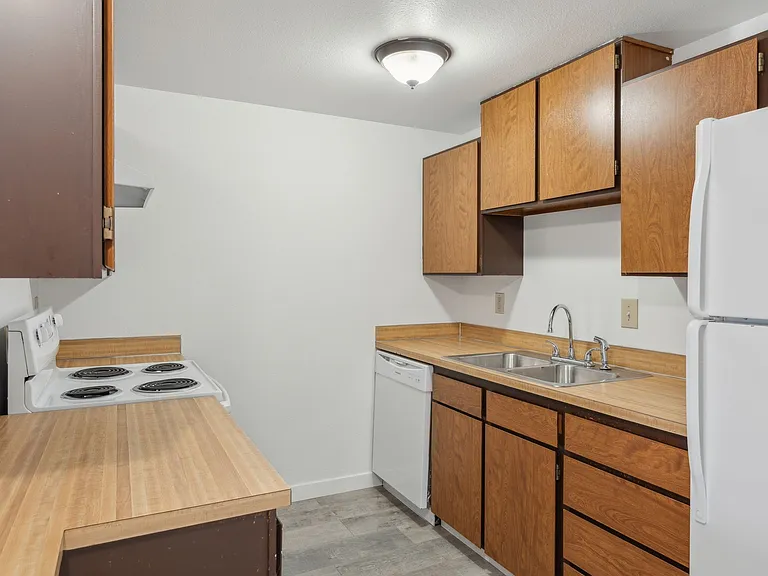 Highlands Apartments — Photo 11