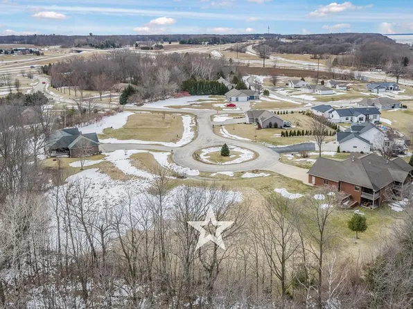 0 Bay Hill Ct, Luxemburg, WI 54217