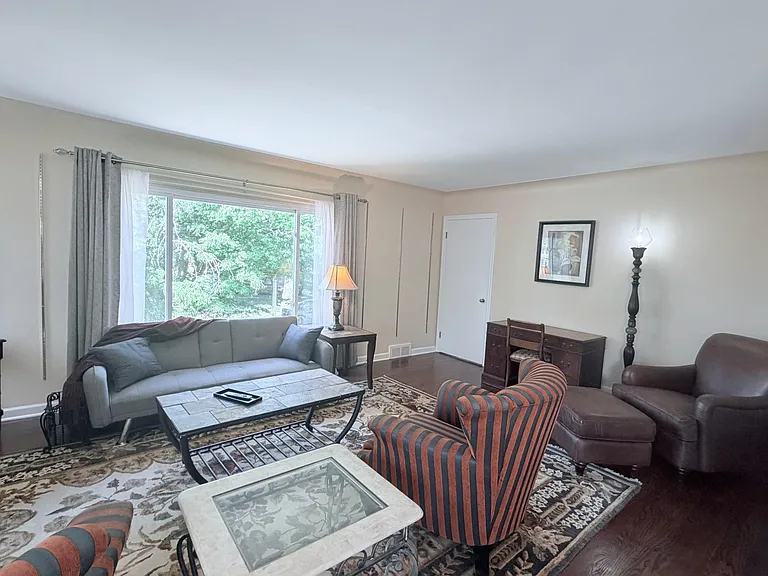 734 Harcourt Rd — Photo 20