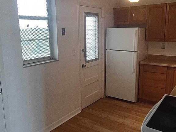 5th image of 2851 Leonard Drive #J506