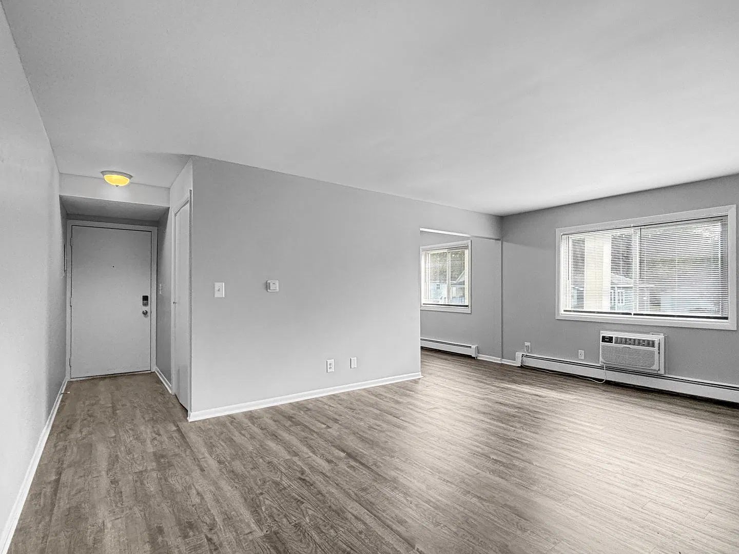 2 bed, 1.0 bath, 700 sqft, $1,295 — Photo 3